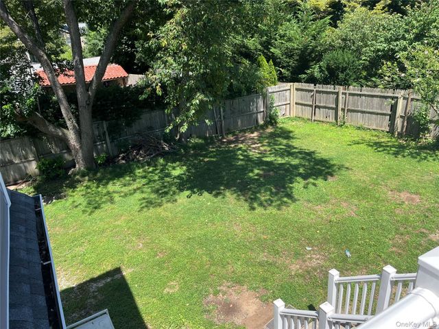 32 7th Avenue S, Huntington Station, NY 11746
