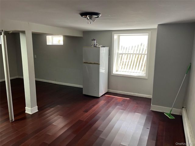 32 7th Avenue S, Huntington Station, NY 11746