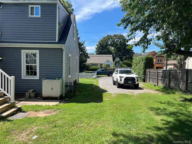 32 7th Avenue S, Huntington Station, NY 11746