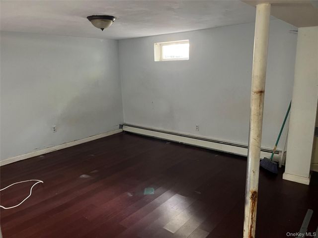 32 7th Avenue S, Huntington Station, NY 11746