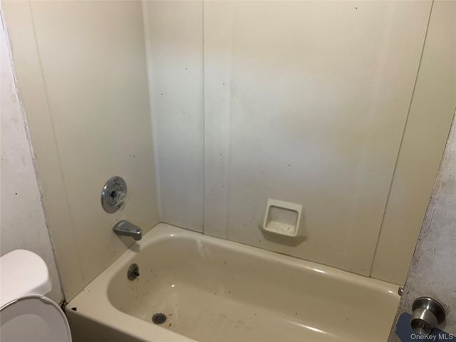 32 7th Avenue S, Huntington Station, NY 11746