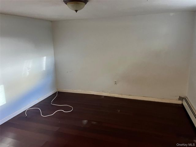 32 7th Avenue S, Huntington Station, NY 11746