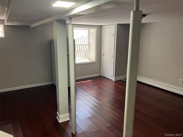 32 7th Avenue S, Huntington Station, NY 11746