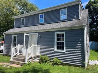 32 7th Avenue S, Huntington Station, NY 11746
