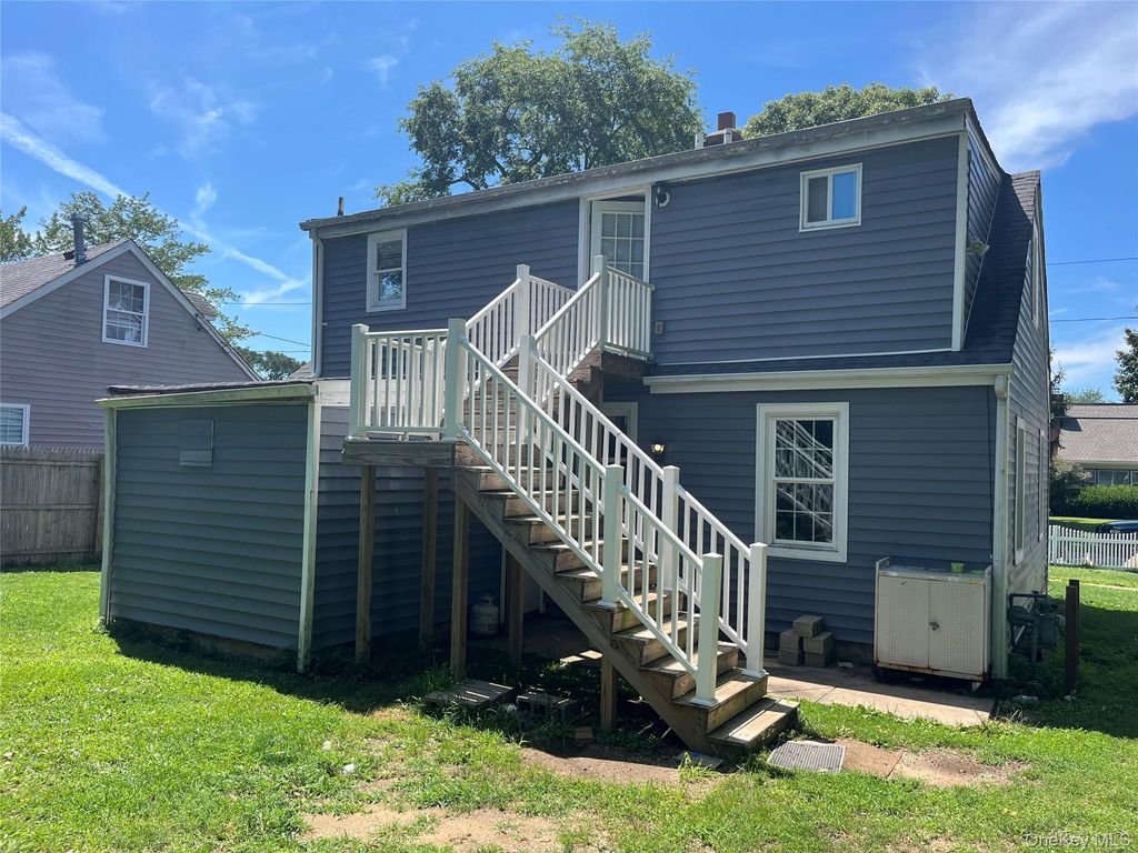 32 7th Avenue S, Huntington Station, NY 11746 — photo 4