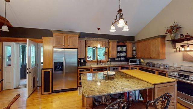 3 Mohawk Drive, Hubbardston, MA 01452