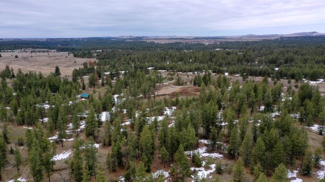 18324 W Burnett Rd, Nine Mile Falls, WA 99026