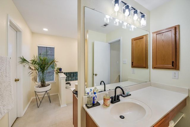 11201 Blairview LN, Austin, TX 78748