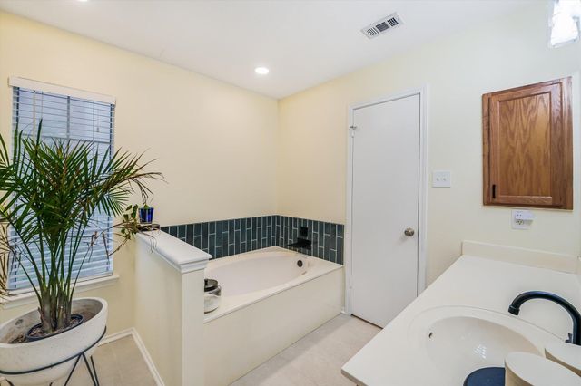 11201 Blairview LN, Austin, TX 78748