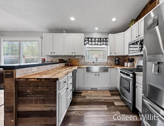 15324 Grand Oak Road, Grand Haven, MI 49417