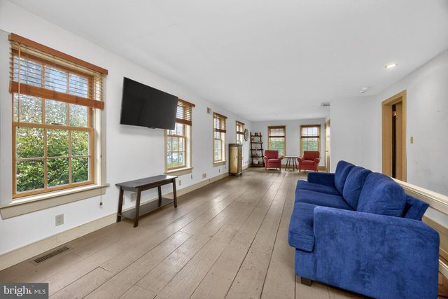 734 N CHESTER RD, West Chester, PA 19380
