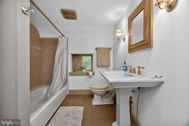 734 N CHESTER RD, West Chester, PA 19380