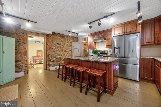 734 N CHESTER RD, West Chester, PA 19380