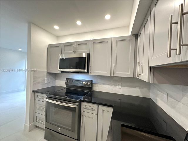 17620 Atlantic Boulevard 310, Sunny Isles Beach, FL 33160