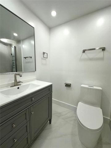 17620 Atlantic Boulevard 310, Sunny Isles Beach, FL 33160