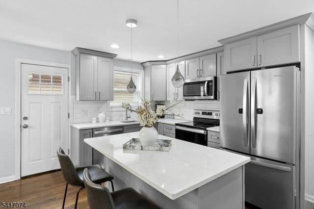 1652 Park St, Rahway City, NJ 07065