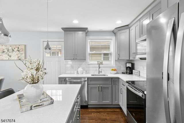 1652 Park St, Rahway City, NJ 07065