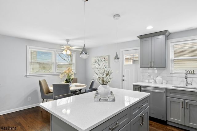 1652 Park St, Rahway City, NJ 07065