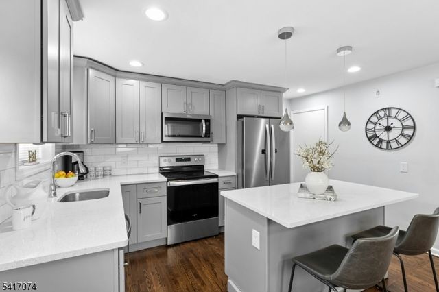 1652 Park St, Rahway City, NJ 07065