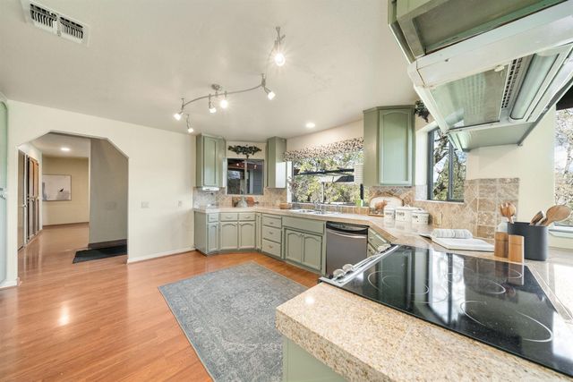 3218 Cambridge Rd, Cameron Park, CA 95682