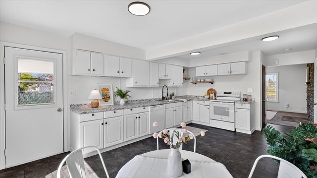 4807 W Hoffman Pl, Spokane, WA 99205