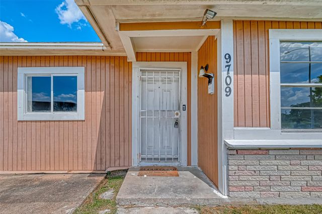 9709 Fairland Drive, Houston, TX 77051
