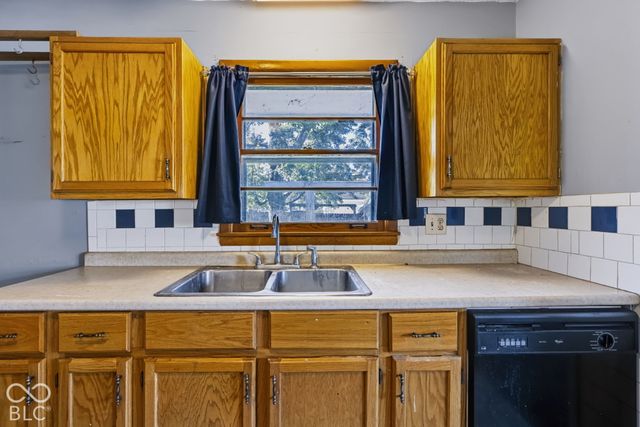 7665 E 52nd Street, Indianapolis, IN 46226