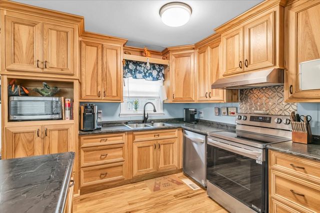 102 Edgewater Dr, Winchester, TN 37398