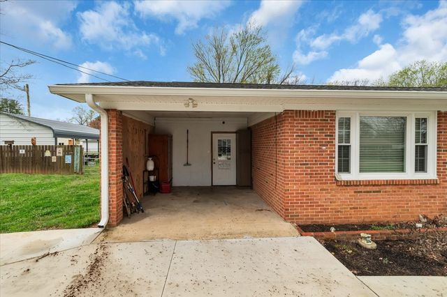 102 Edgewater Dr, Winchester, TN 37398