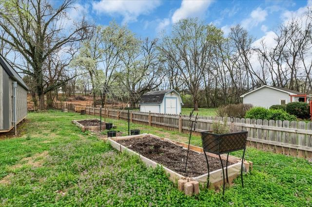 102 Edgewater Dr, Winchester, TN 37398