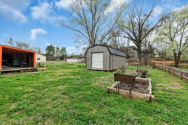 102 Edgewater Dr, Winchester, TN 37398