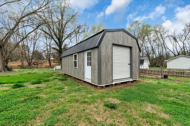 102 Edgewater Dr, Winchester, TN 37398