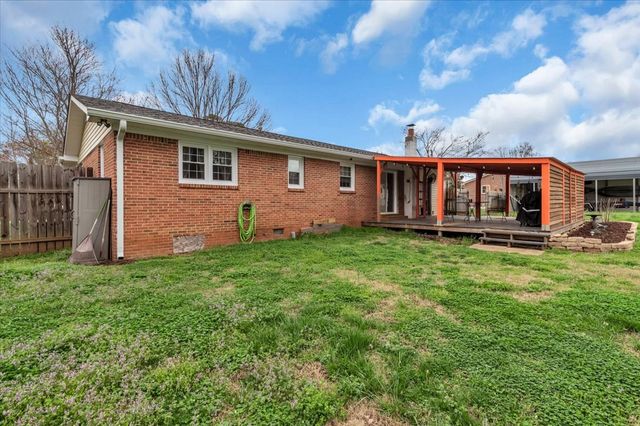 102 Edgewater Dr, Winchester, TN 37398