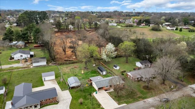 102 Edgewater Dr, Winchester, TN 37398
