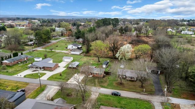 102 Edgewater Dr, Winchester, TN 37398