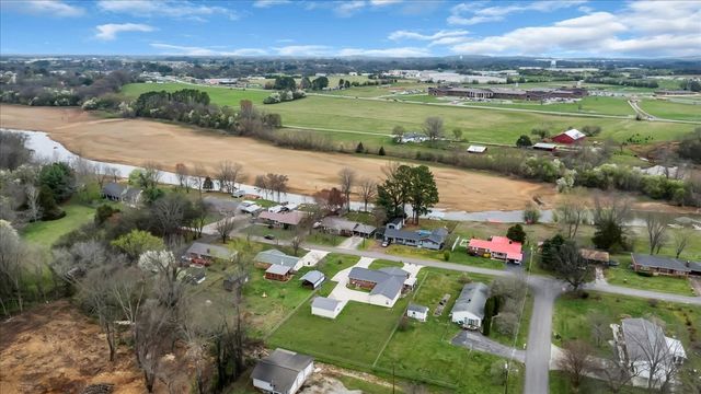 102 Edgewater Dr, Winchester, TN 37398