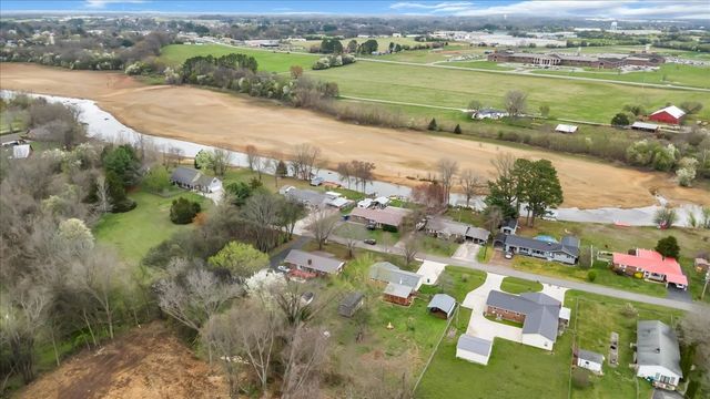 102 Edgewater Dr, Winchester, TN 37398