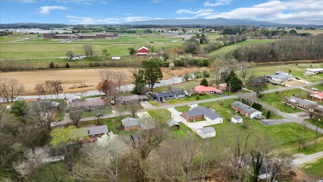 102 Edgewater Dr, Winchester, TN 37398