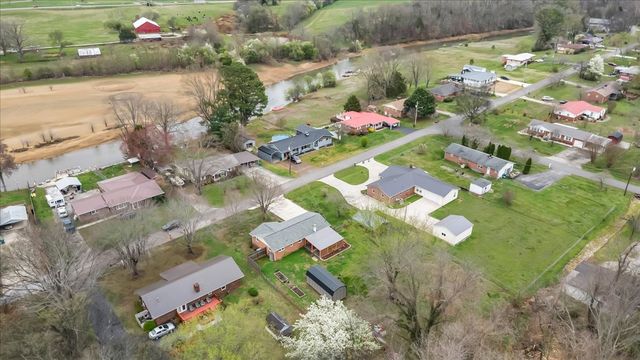 102 Edgewater Dr, Winchester, TN 37398