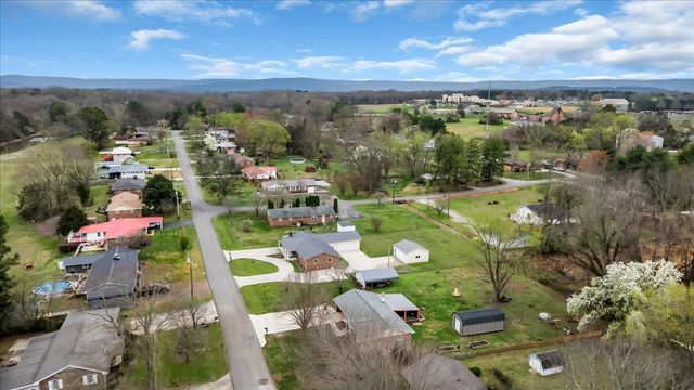 102 Edgewater Dr, Winchester, TN 37398