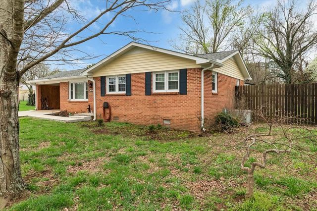 102 Edgewater Dr, Winchester, TN 37398