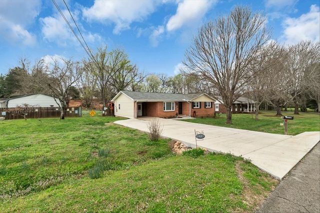 102 Edgewater Dr, Winchester, TN 37398