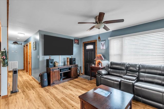 102 Edgewater Dr, Winchester, TN 37398