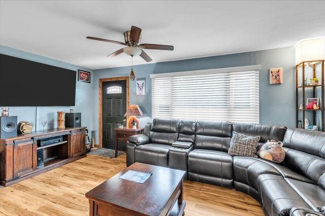 102 Edgewater Dr, Winchester, TN 37398