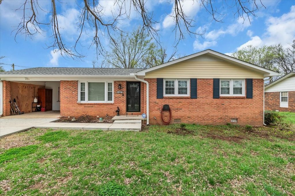 102 Edgewater Dr, Winchester, TN 37398