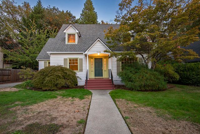 719 NW 3rd Street, Grants Pass, OR 97526