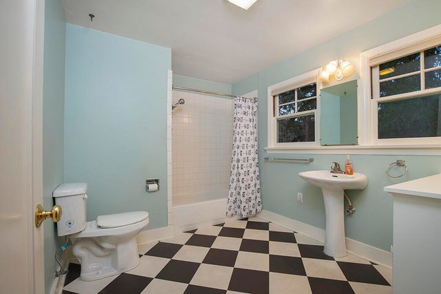 719 NW 3rd Street, Grants Pass, OR 97526
