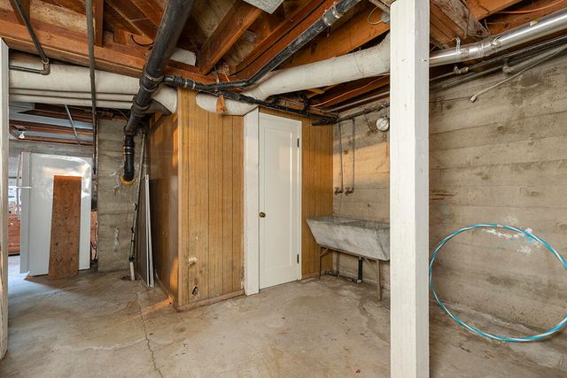 719 NW 3rd Street, Grants Pass, OR 97526