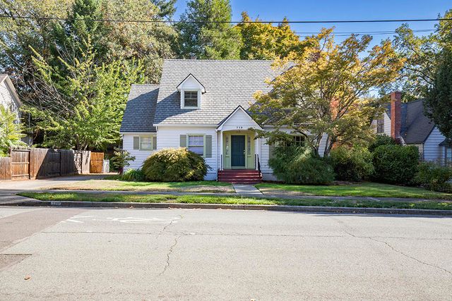 719 NW 3rd Street, Grants Pass, OR 97526