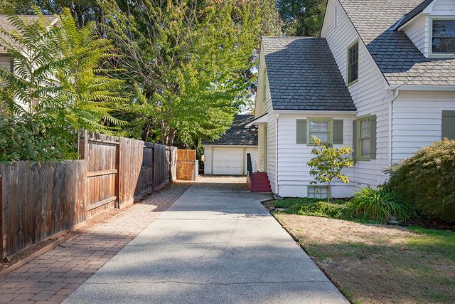 719 NW 3rd Street, Grants Pass, OR 97526